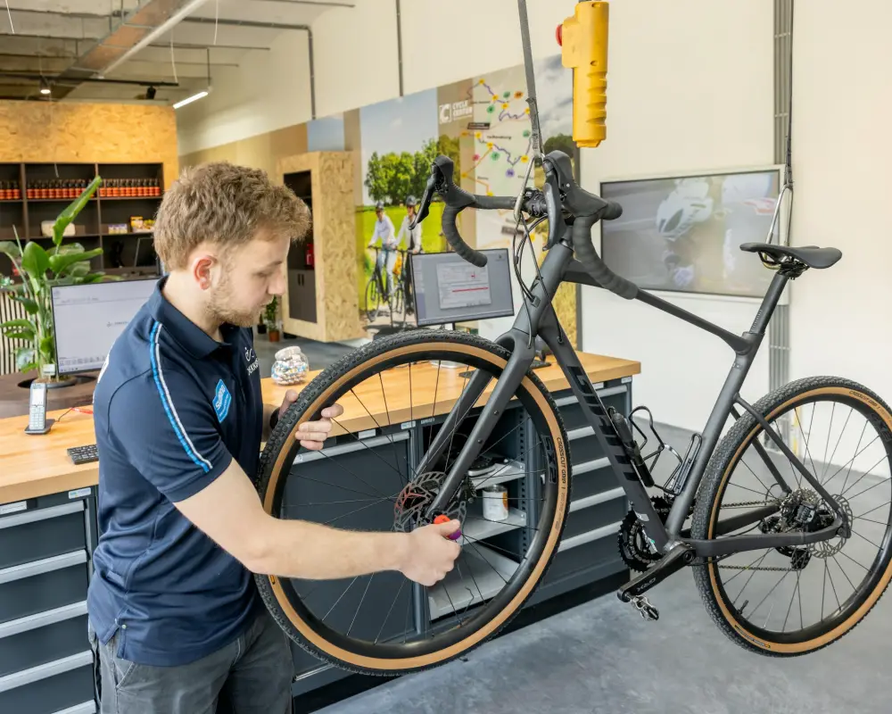 Moderne werkplaats voor onderhoud en service