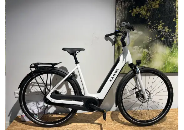 Afbeelding van de Cube Supreme Hybrid Comfort One 500